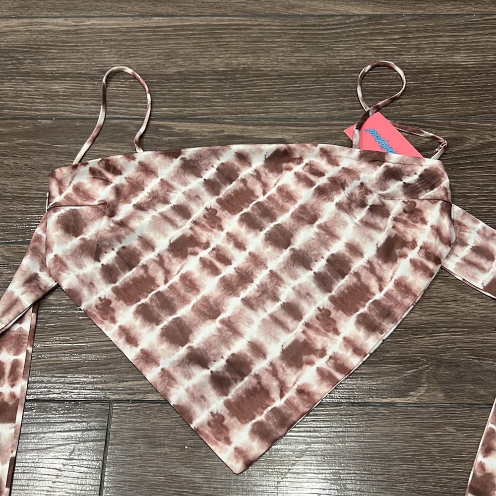NWT. Edikted Bandanna Back-Tie Crop Top. Size XS/S.